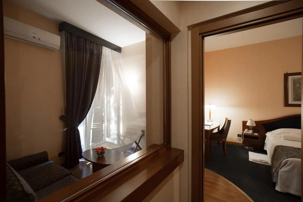 TRIPLE STANDARD Room, Massimo Plaza, Palermo