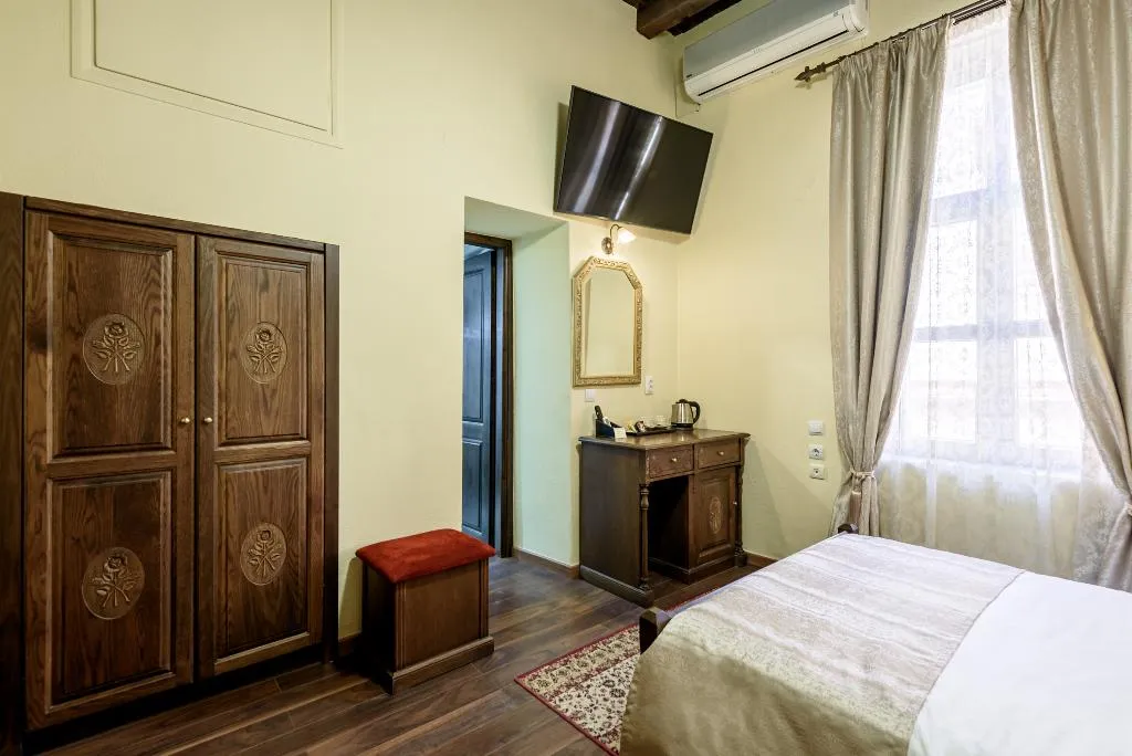 Double or Twin ECONOMY Room, Porto del Colombo, Crete