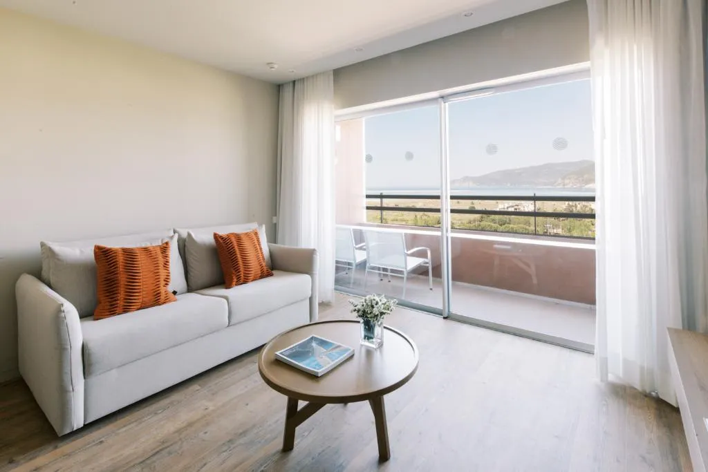 APARTMENT OCEAN VIEW TWO BEDROOMS Room, The Pearl Troia, Lisbon