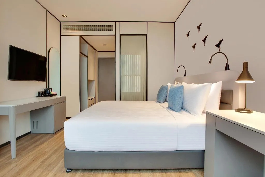 JUNIOR SUITE STANDARD Room, Lemon Tree Hotel Jumeirah, Dubai, Dubai