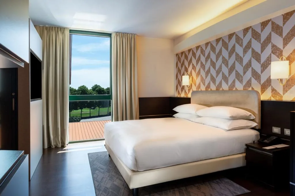 DOUBLE DELUXE Room, Doubletree by Hilton Milan Malpensa Solbiate Olona, Milan