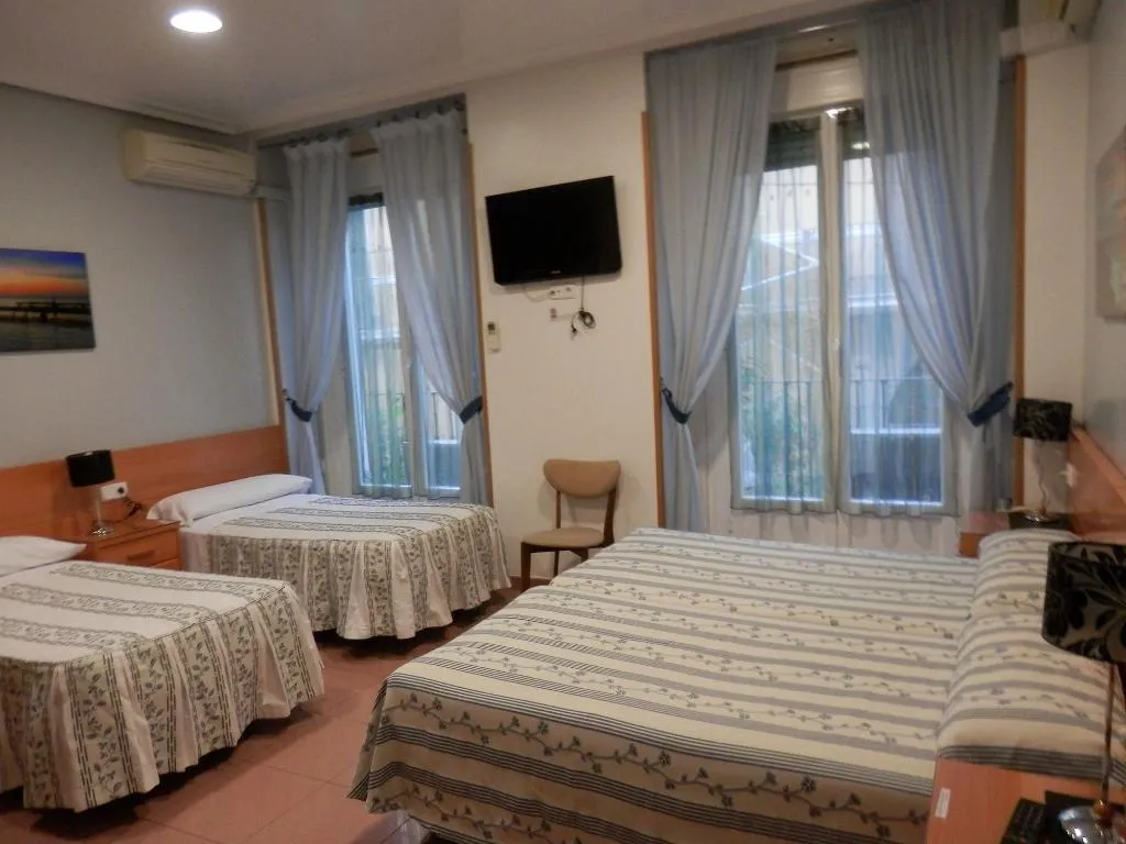 Room, Hostal Del Pez Azul, Madrid