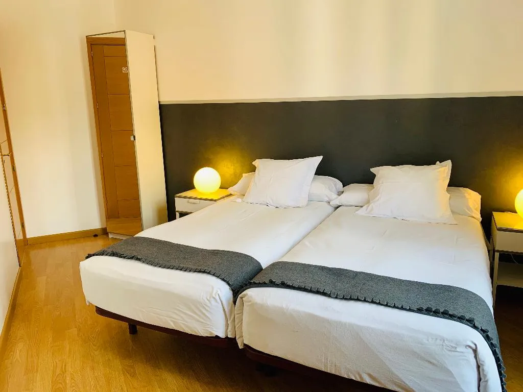 TWIN Shared external bathroom Room, Super Balmes Guest House, Barcelona
