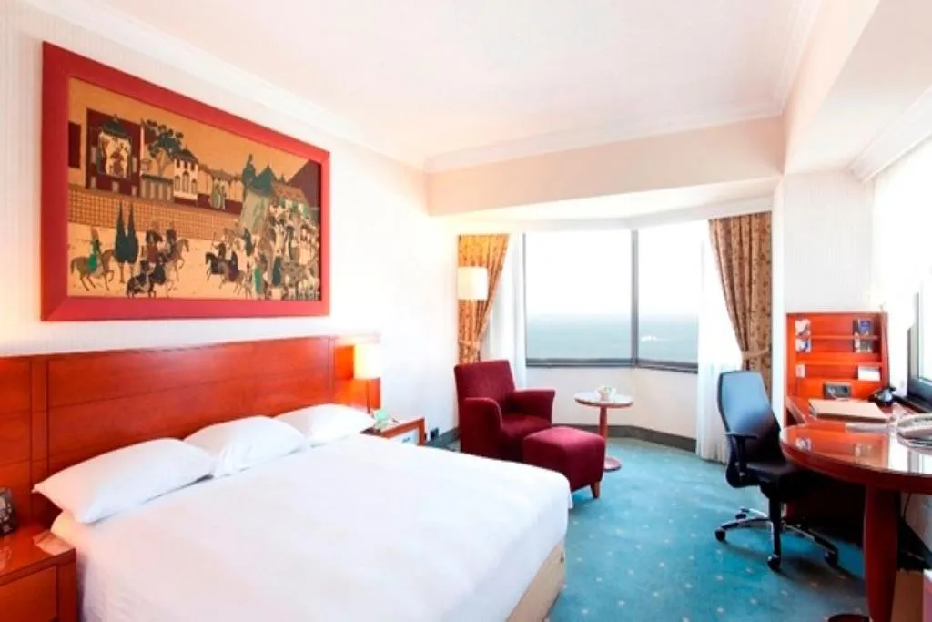 DOUBLE SINGLE USE DELUXE SEA VIEW Room, Hilton Izmir, Izmir
