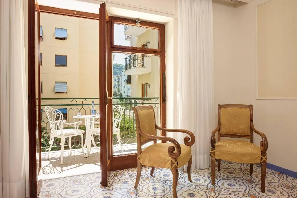 Double or Twin CLASSIC GARDEN VIEW Room, Grand Hotel De La Ville, Naples