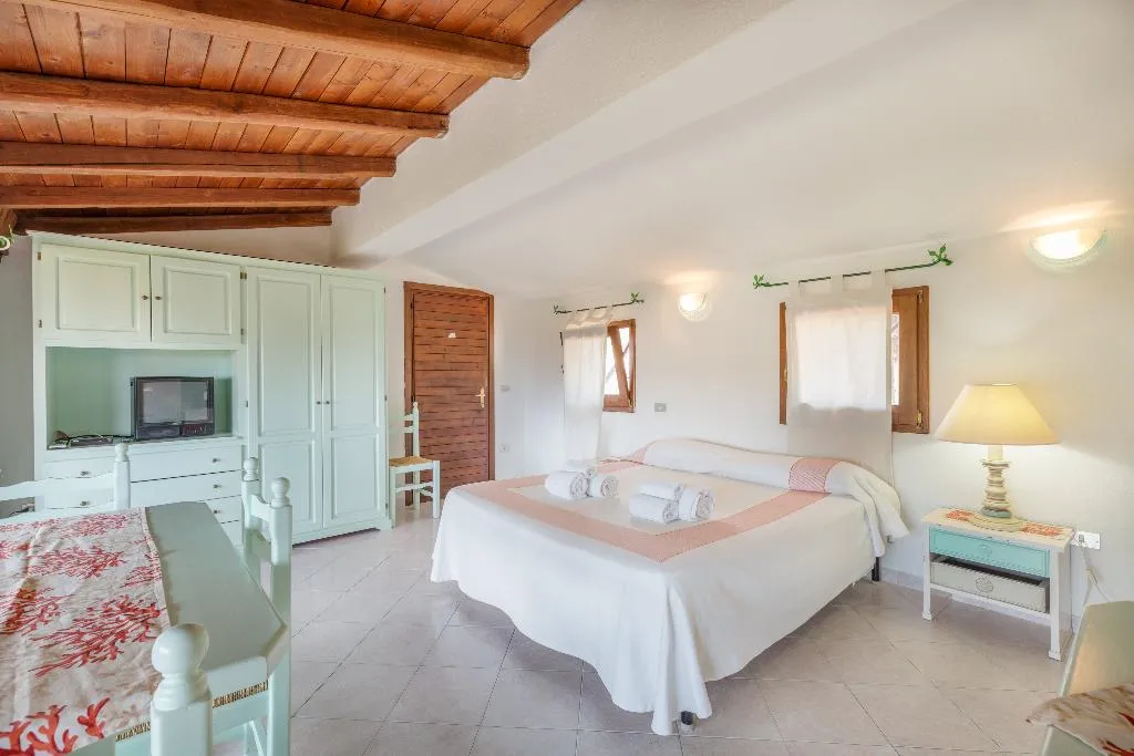 STUDIO CAPACITY 2 Room, Residence Pineta Uno, Olbia