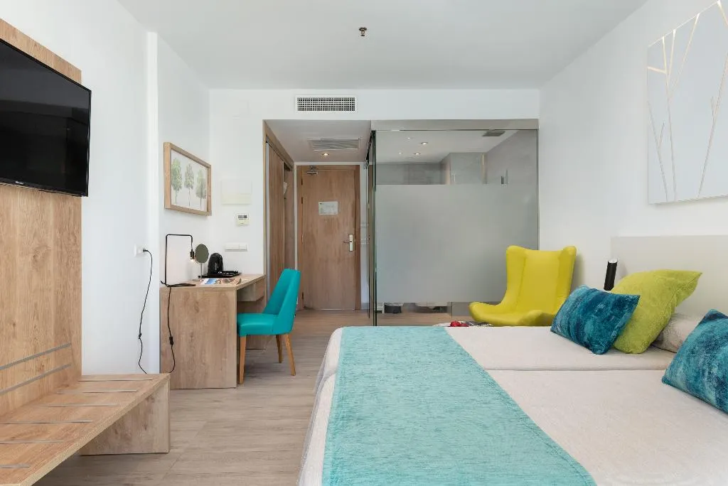 JUNIOR SUITE STANDARD Room, More, Majorca