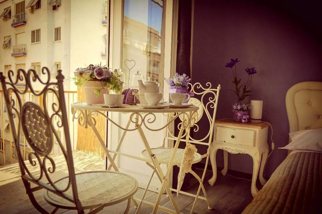 Room, Romantic Dreams, Naples