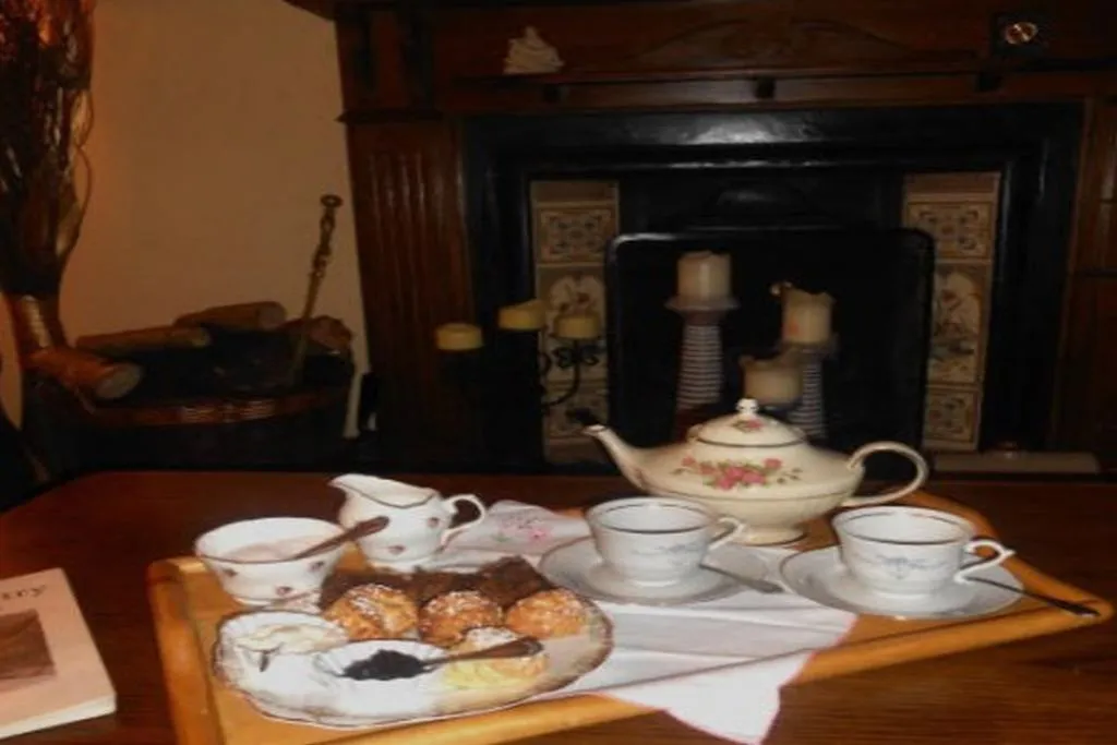 Lobby, Doire Liath, Cork