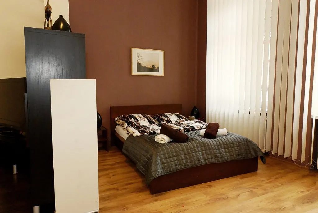 STUDIO CAPACITY 3 Room, P&J Tourist Apartments, Krakow