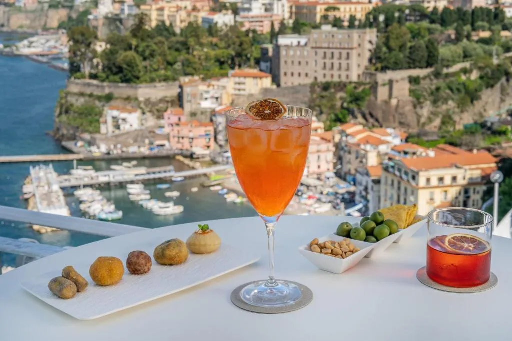 Bar, Belair, Naples