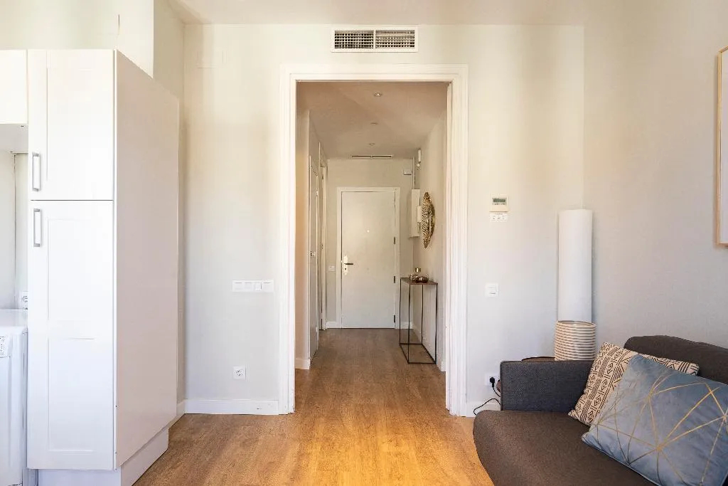 APARTMENT TWO BEDROOMS TWO BATHROOMS Room, Aspasios Urquinaona Design, Barcelona