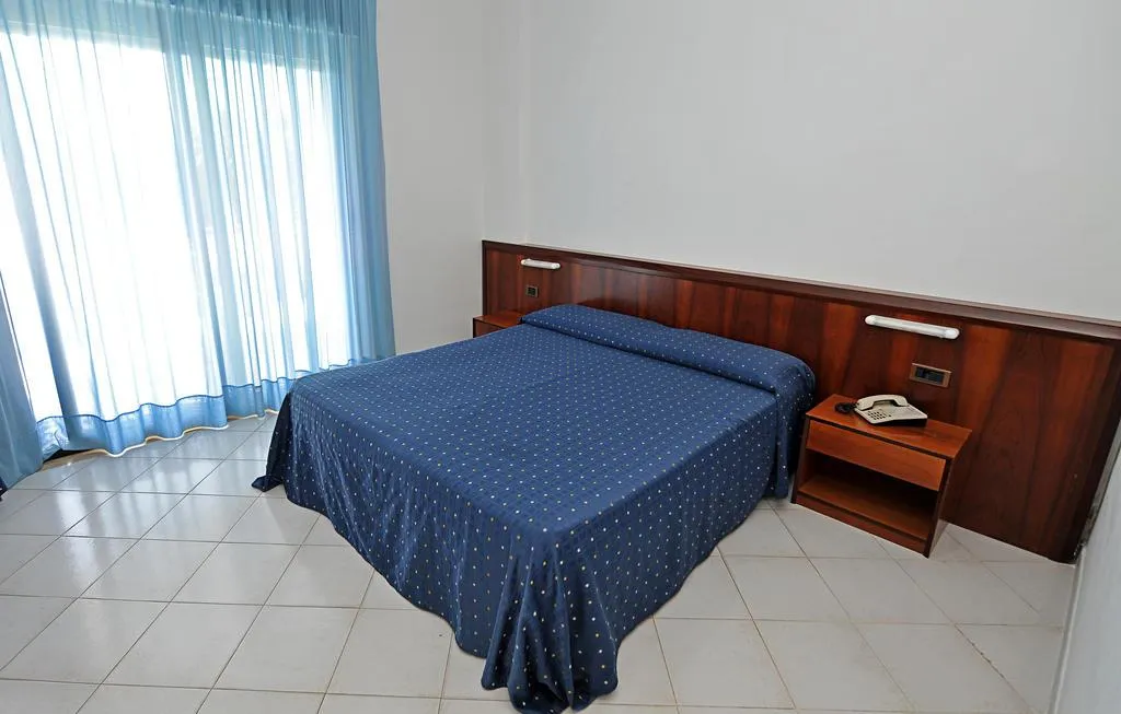 Room, Pace, Naples