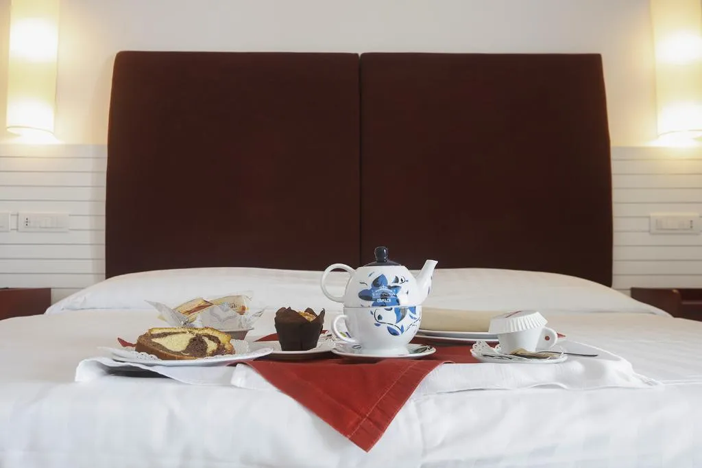 SINGLE SUPERIOR Room, Grand Hotel Salerno, Naples