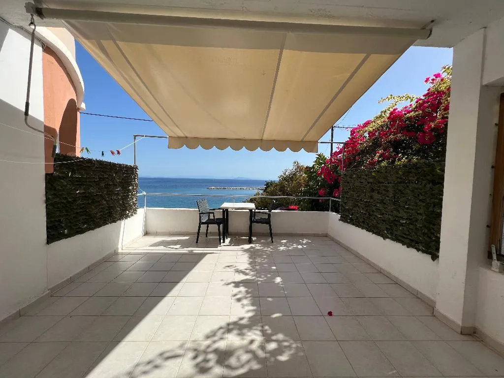 STUDIO CAPACITY 2 Room, Harbour View, Kalamata