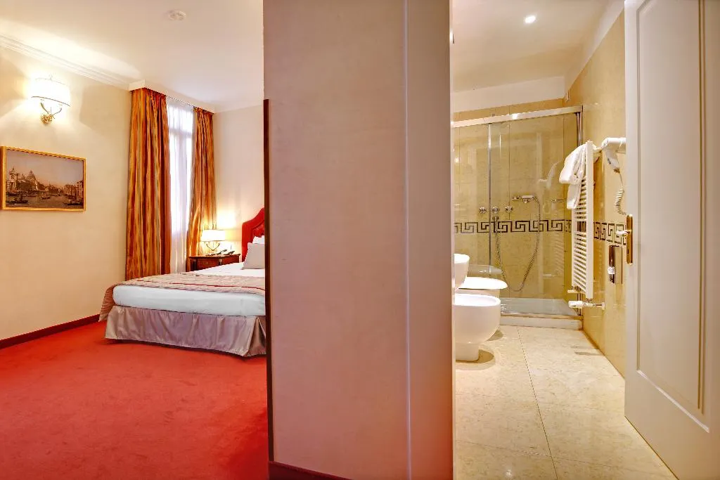 SINGLE CLASSIC Room, Dona Palace, Venice