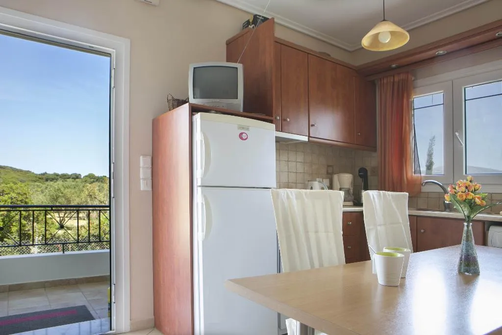 APARTMENT CAPACITY 6 Room, Evi's Garden, Kefallinia