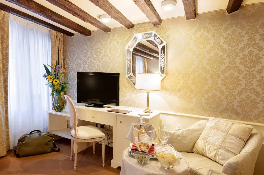 DOUBLE DELUXE CANAL VIEW Room, Duodo Palace, Venice