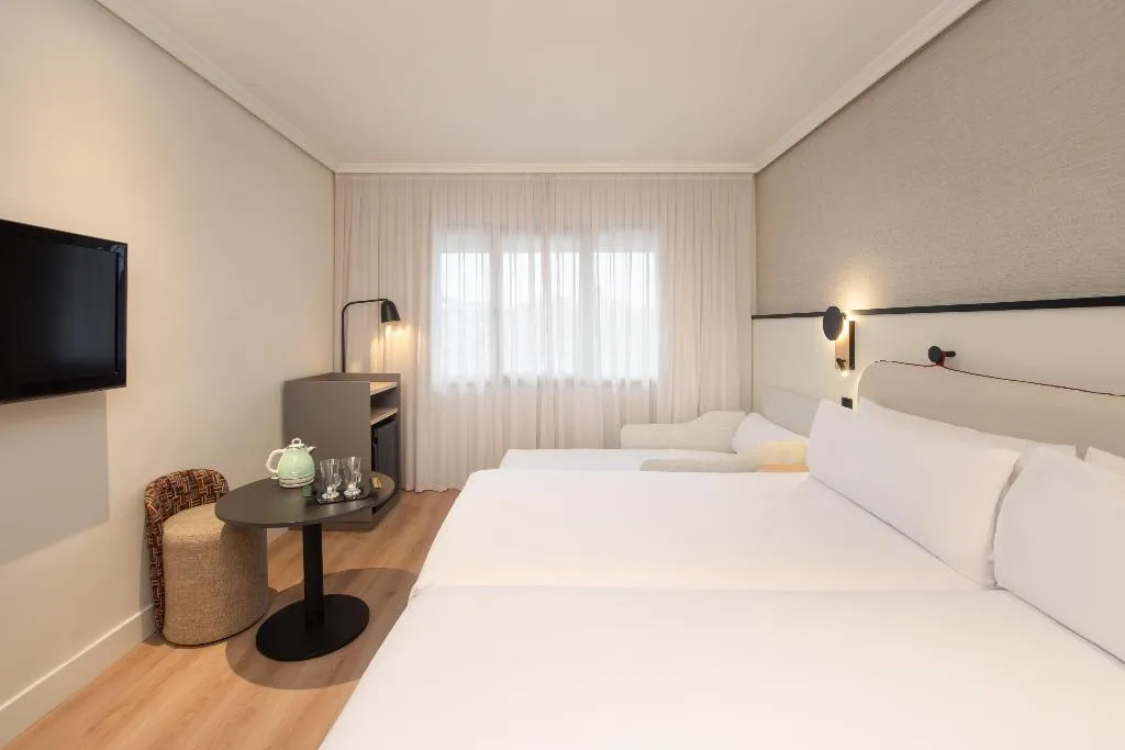 TRIPLE STANDARD Room, Madrid Alameda Aeropuerto Affiliated By Melia, Madrid
