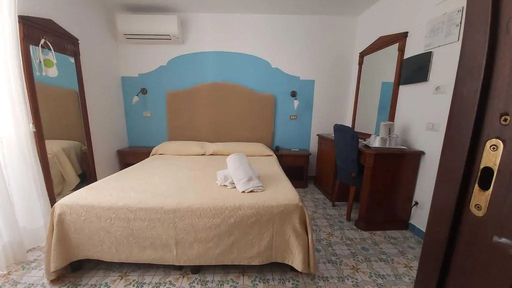 Double or Twin ECONOMY Room, Amalfi, Naples