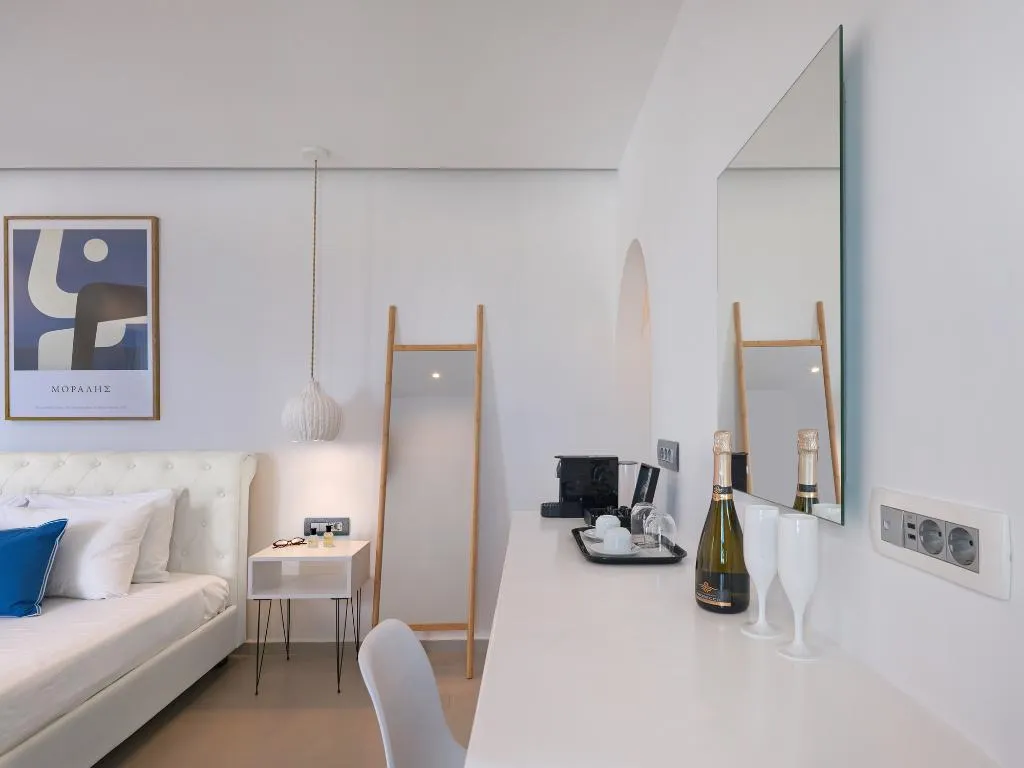 SUITE Accessible Room, Tatakis Design Hotel, Fira, Santorini