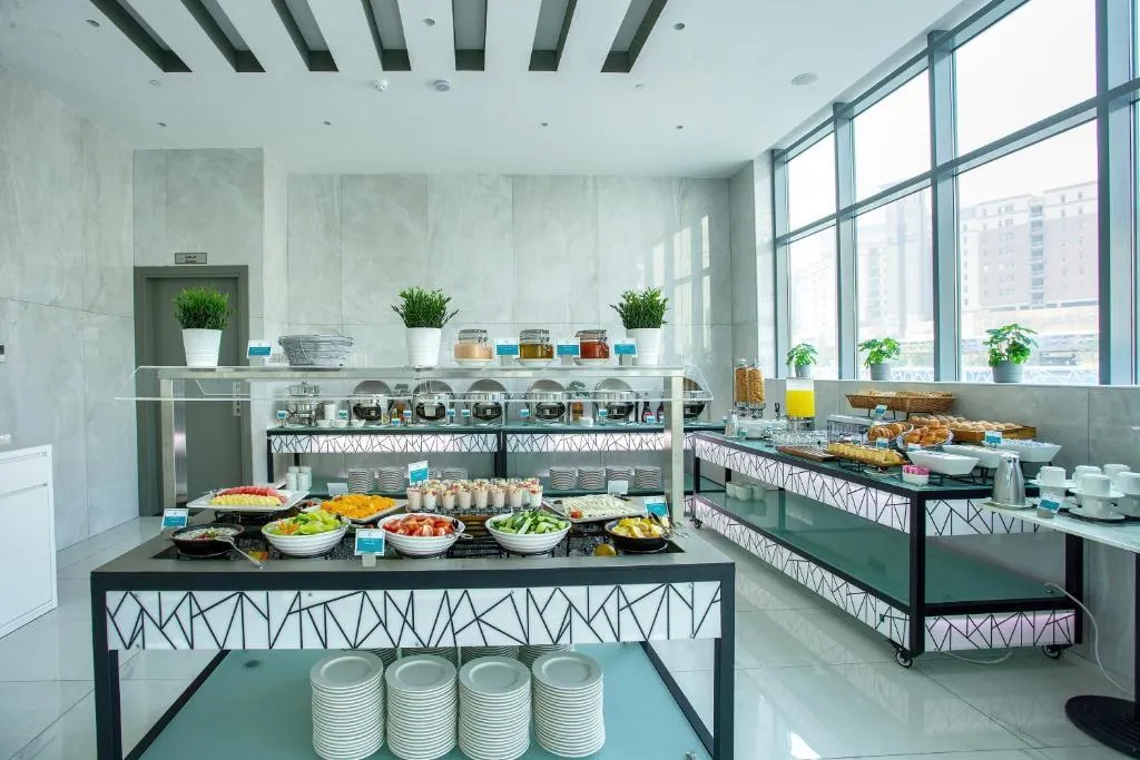 Restaurant, City Avenue Al Reqqa Hotel, Dubai