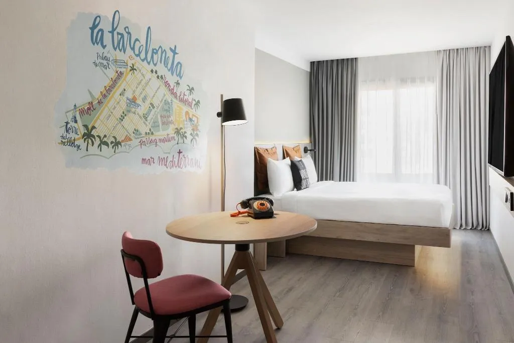 DOUBLE CITY VIEW QUEEN BED Room, Moxy Barcelona, Barcelona