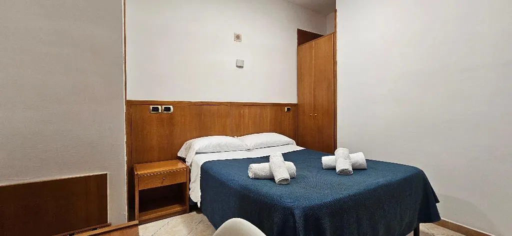 Room, Zara, Naples