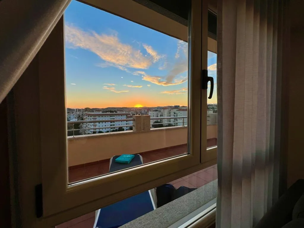 APARTMENT TWO BEDROOMS WITH TERRACE Room, Mediterraneo Real, Costa Del Sol