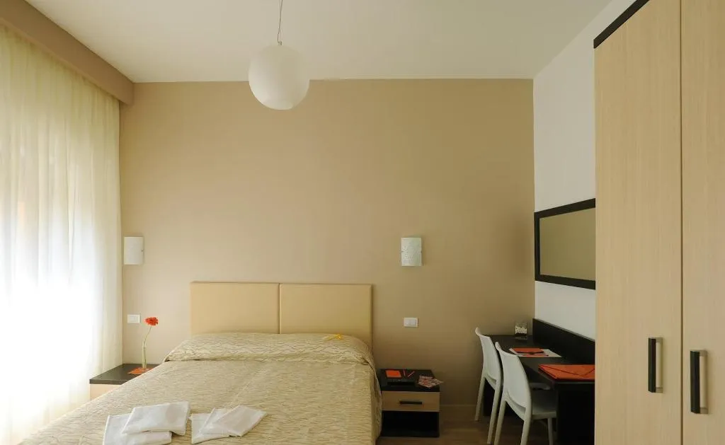 Room, Honey Rooms, Rome