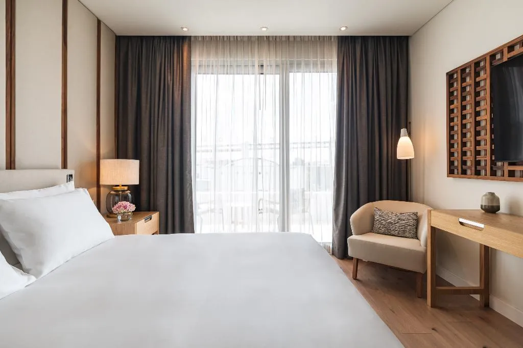 SUITE DELUXE QUEEN BED Room, Hyatt Regency Lisbon, Lisbon