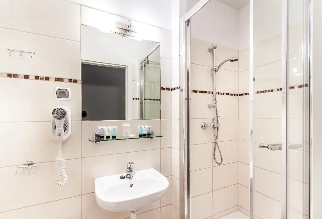QUADRUPLE STANDARD Room, Leone Aparthotel, Krakow