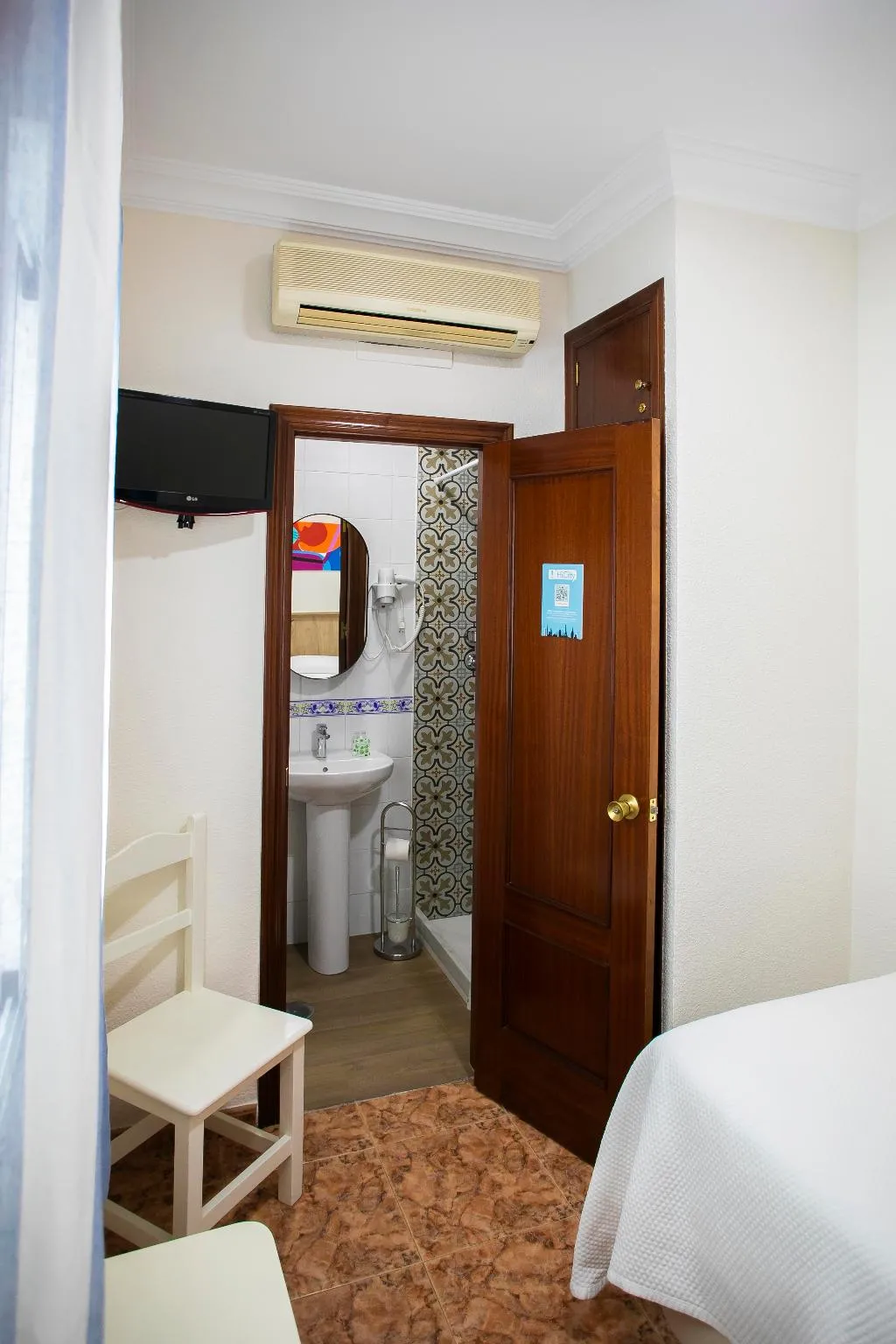 DOUBLE SINGLE USE WITH DOUBLE BED Room, Pensión dulces sueños, Seville