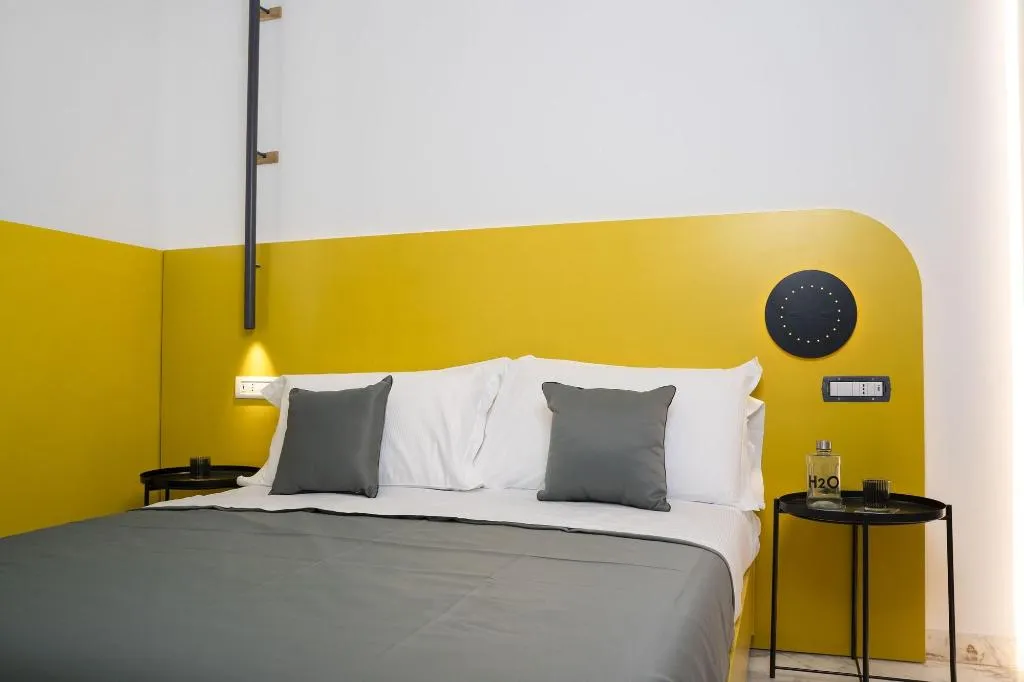 Room, Rettifilo 311, Naples