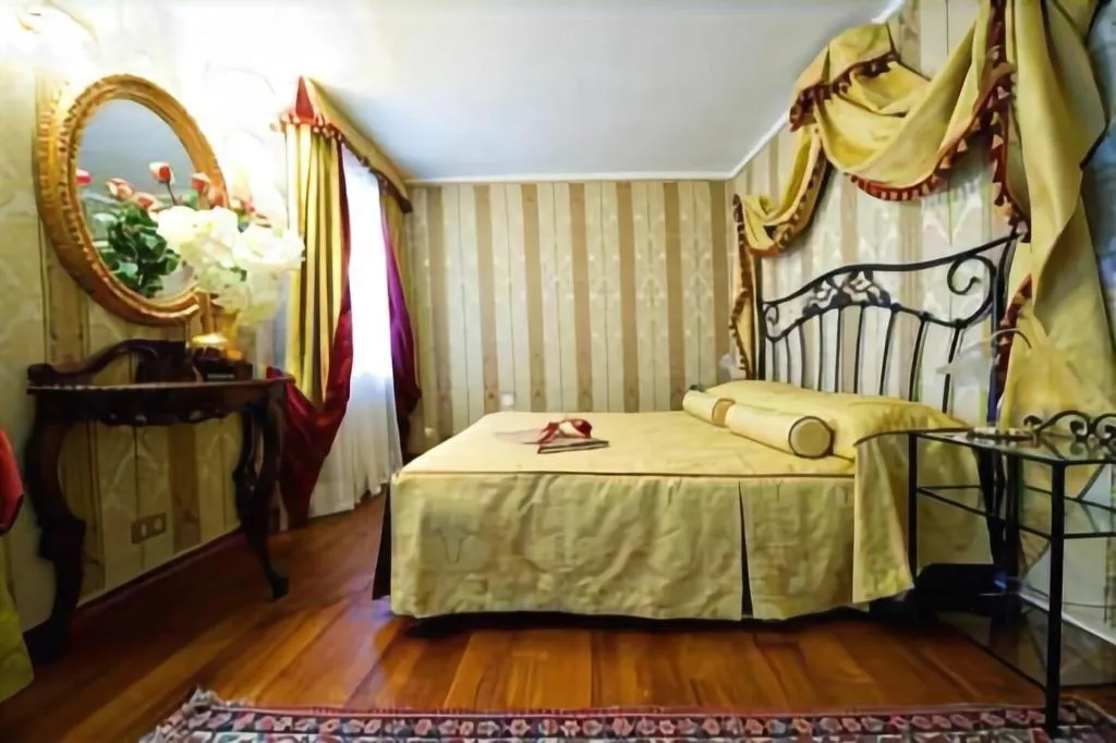 Room, Locanda Antico Fiore, Venice