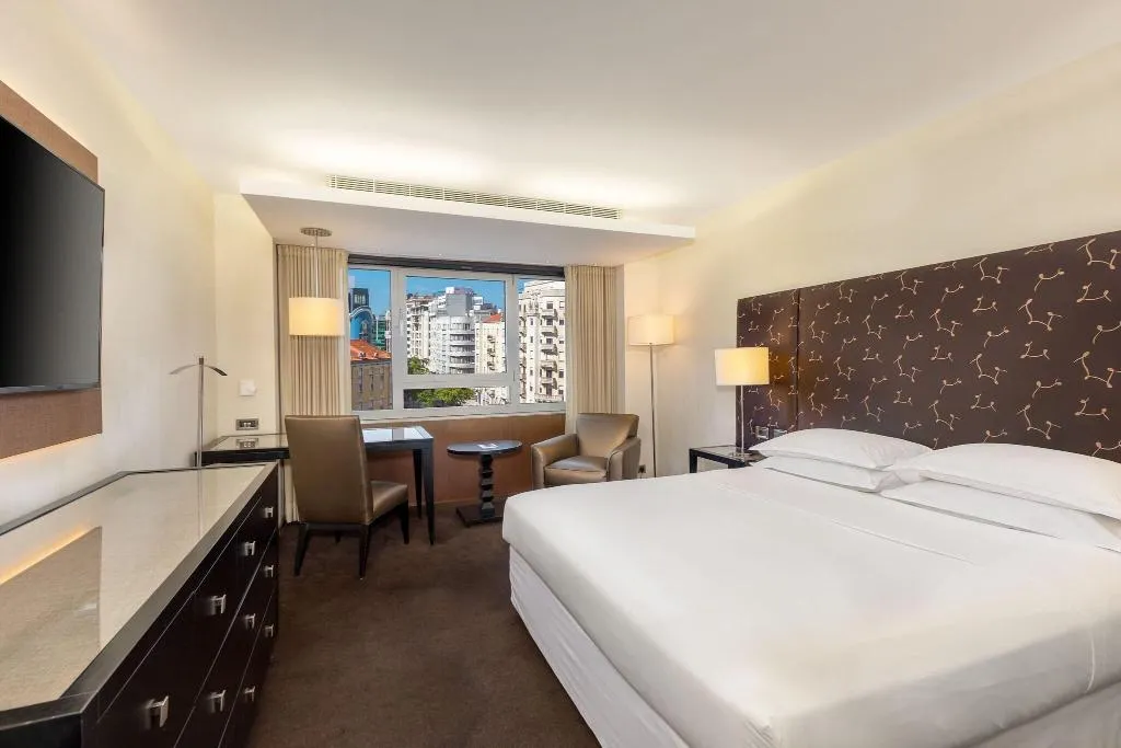 DOUBLE PREMIUM QUEEN BED Room, Sheraton Lisboa Hotel & Spa, Lisbon