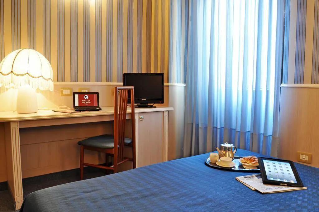 Room, Garda, Milan