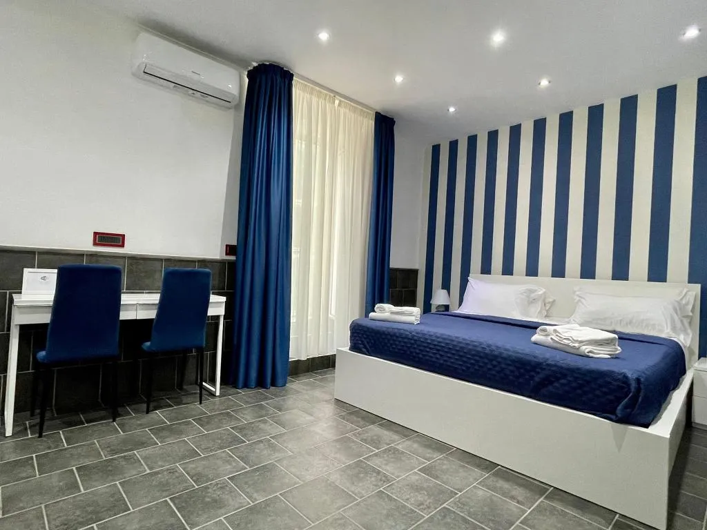 TRIPLE SUPERIOR KING BED Room, Yacht Club Angioino, Naples