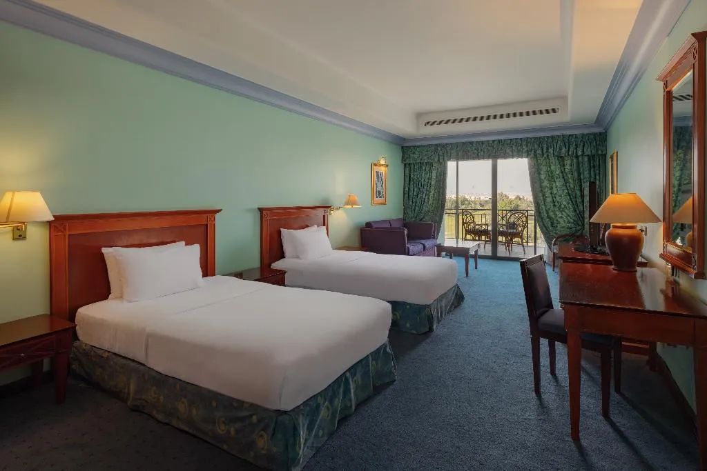 DOUBLE EXECUTIVE KING BED Room, Hilton Pyramids Golf, Cairo
