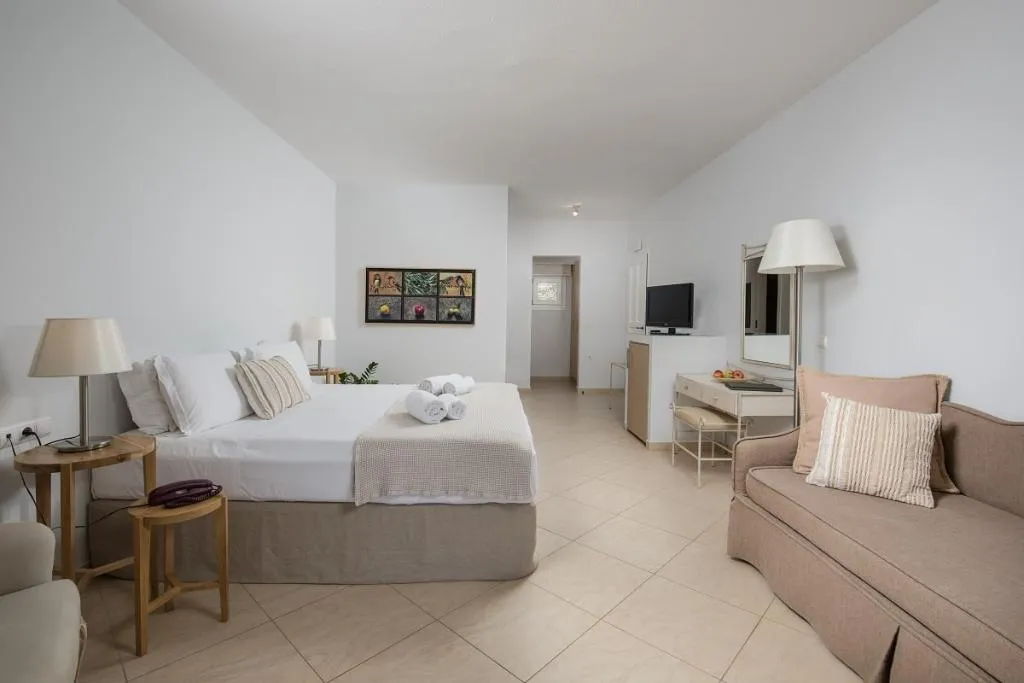 JUNIOR SUITE SIDE SEA VIEW Room, Finikas Hotel Naxos, Mykonos