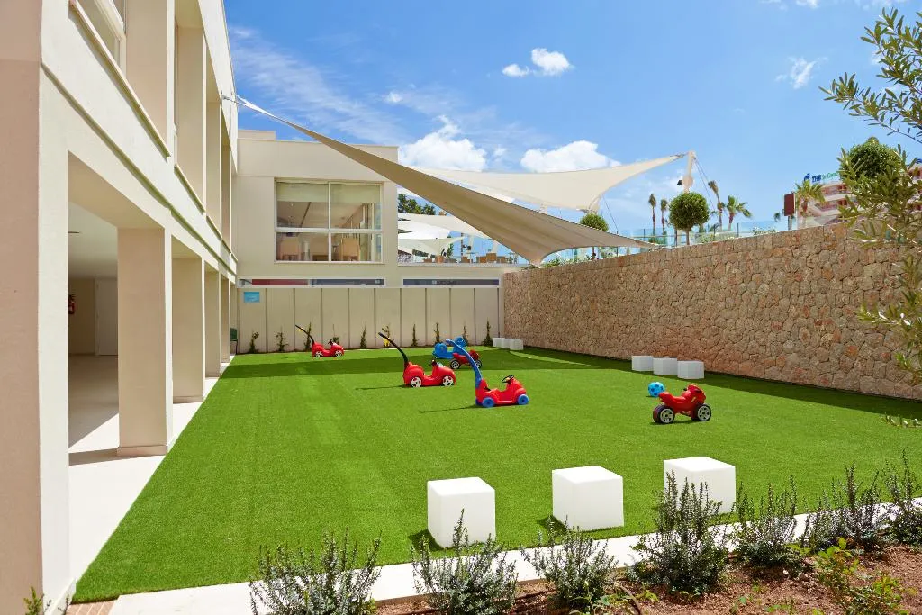 Sports and Entertainment, Hipotels Coma Gran, Majorca