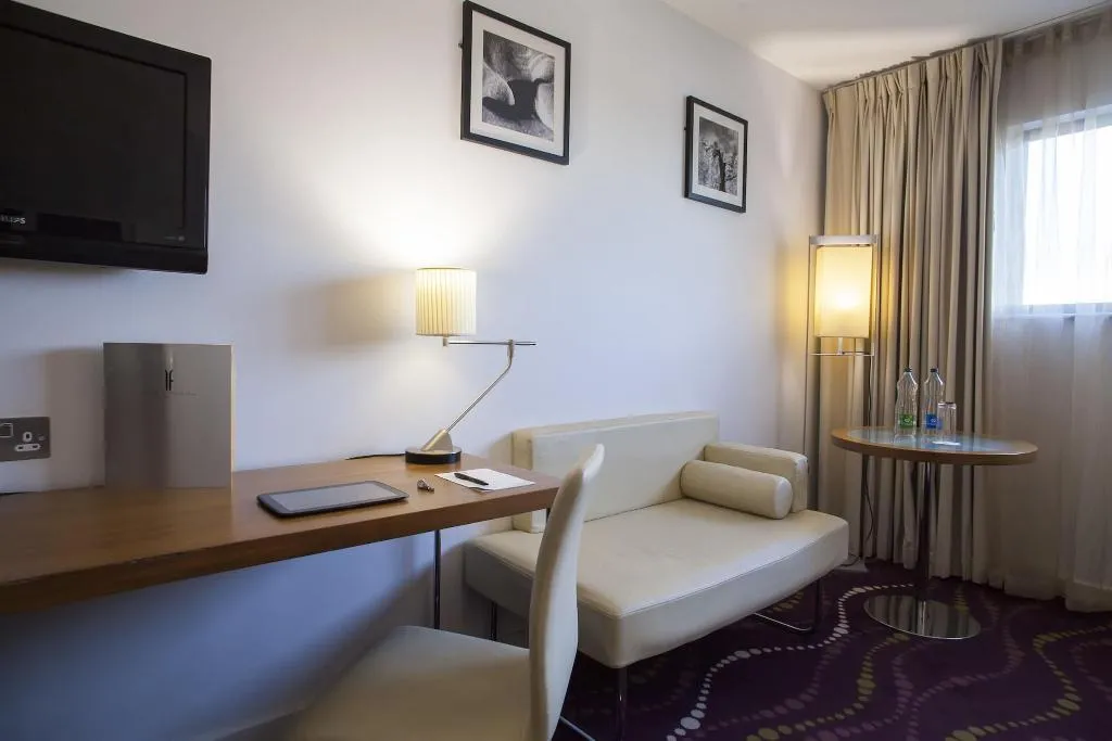 DOUBLE STANDARD Room, Louis Fitzgerald Hotel, Dublin