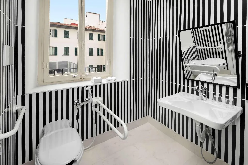 Double or Twin Accessible-Queen Size Bed Room, Anglo American Hotel Florence, Curio Collection, Florence