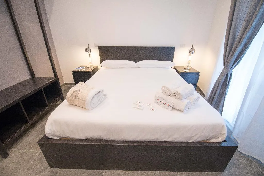 DOUBLE BUSINESS Room, Quattro Briganti, Naples