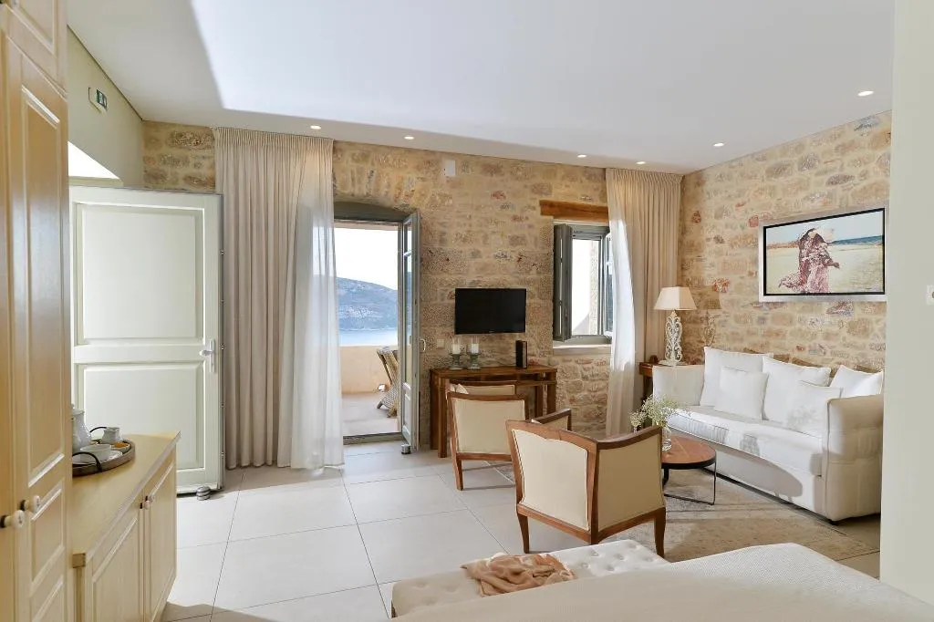 JUNIOR SUITE SEA VIEW Room, Akrolithi Boutique Hotel & Suites, Kalamata
