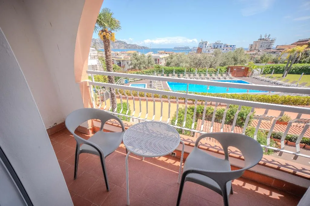 STUDIO WITH BALCONY Room, Residence Villa Giardini, Taormina
