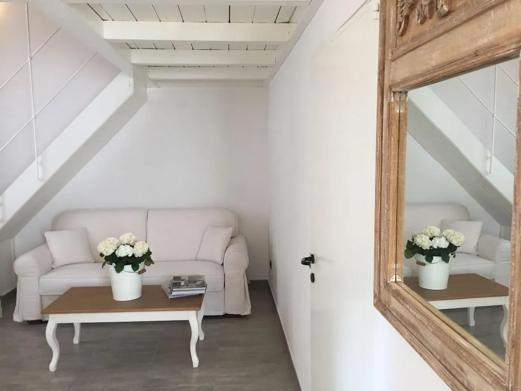 Room, Thea Monza, Milan