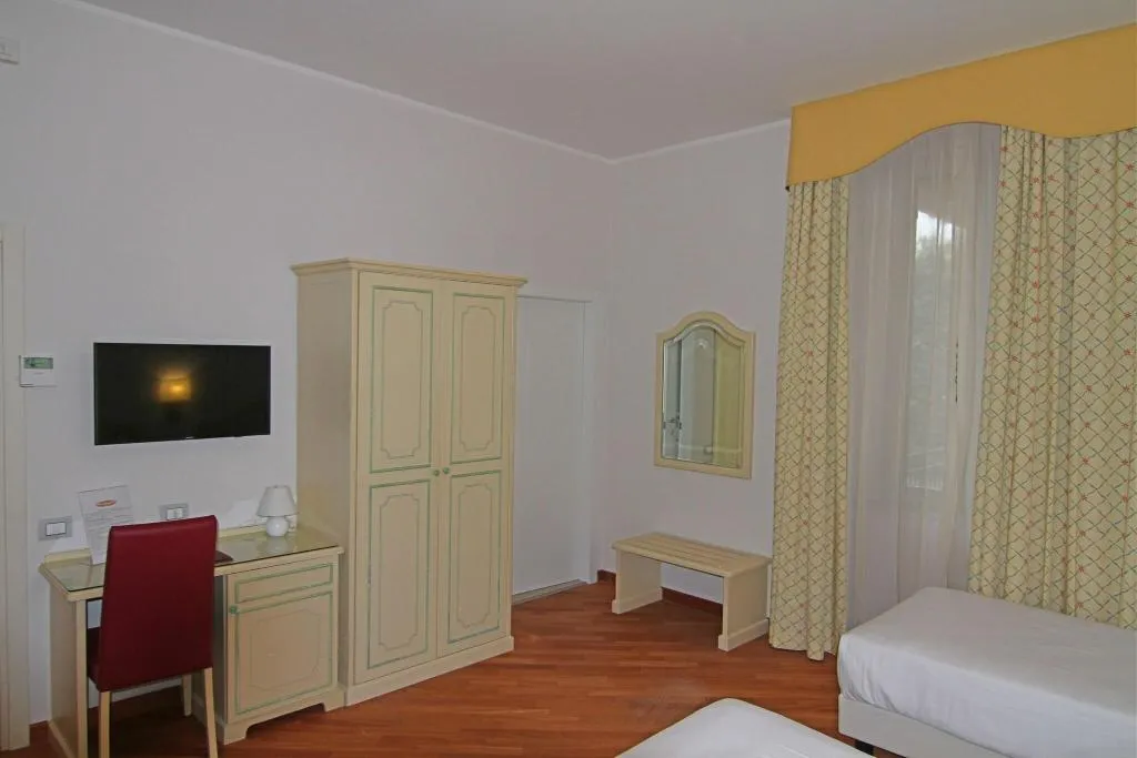 FAMILY ROOM KING SIZE BED Room, Albergo Centrale, Milan