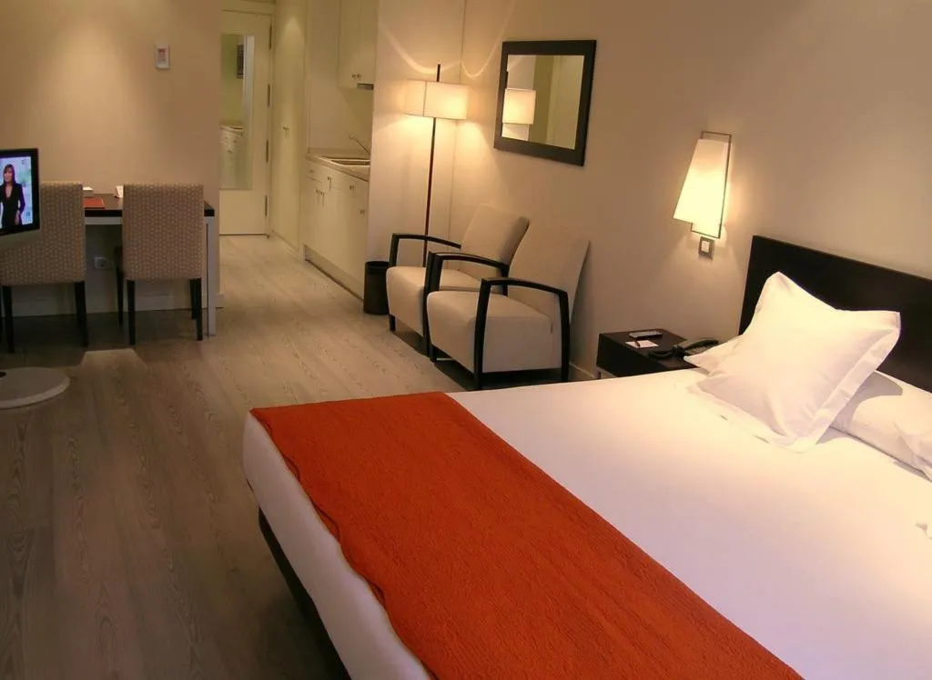 TRIPLE STANDARD Room, Suites Viena Plaza de España, Madrid