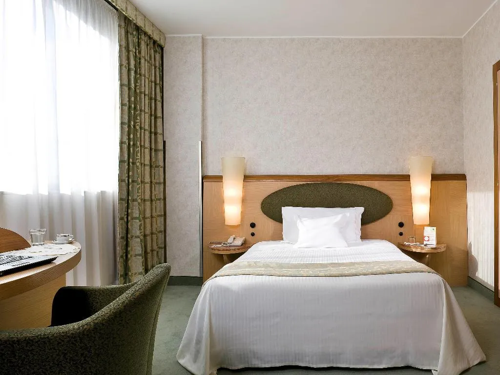 DOUBLE SUPERIOR WITH DOUBLE BED Room, Mercure Roma West, Rome
